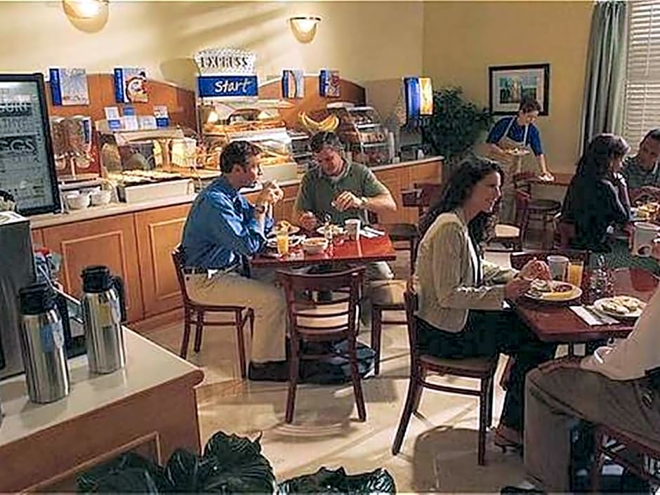 Holiday Inn Express Hotel & Suites Bakersfield Central