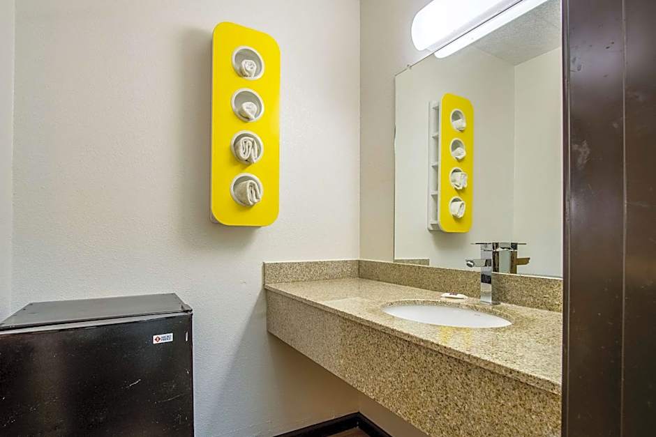 Motel 6-Ashland, OH