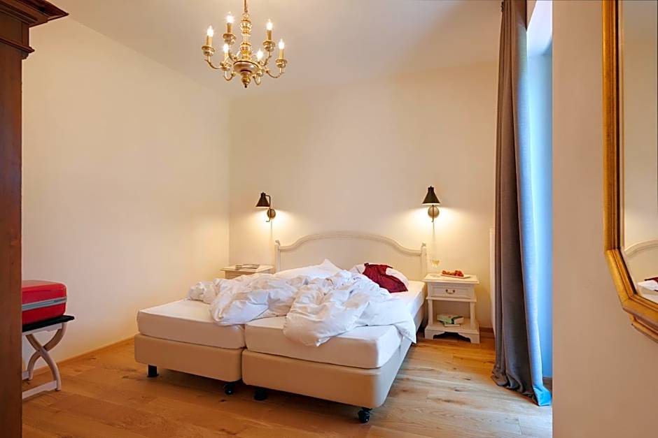 Historic Guesthouse BIRCHER B&B Apartments near Sterzing