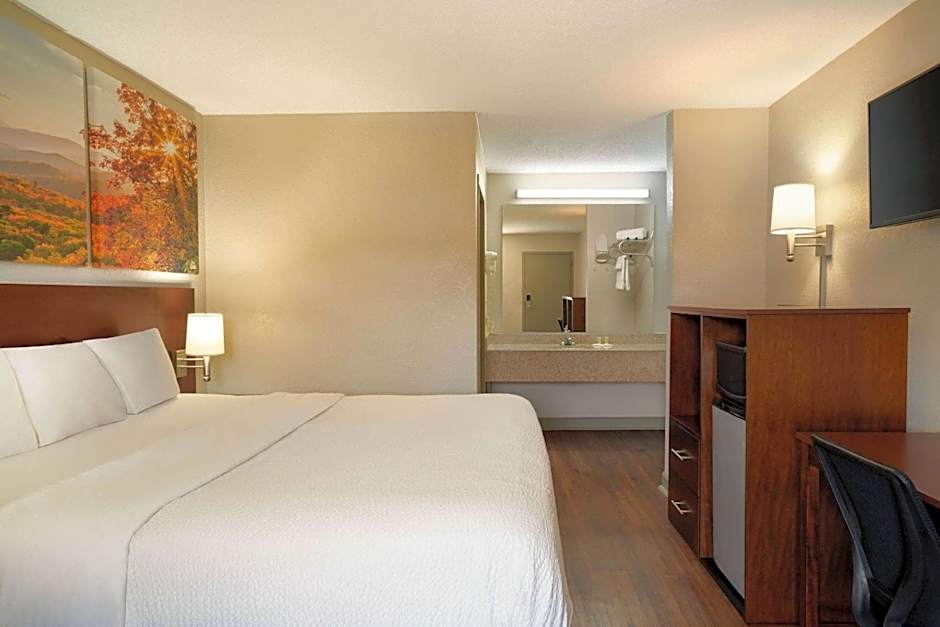 Photo 1 of 3 of 1 King Bed