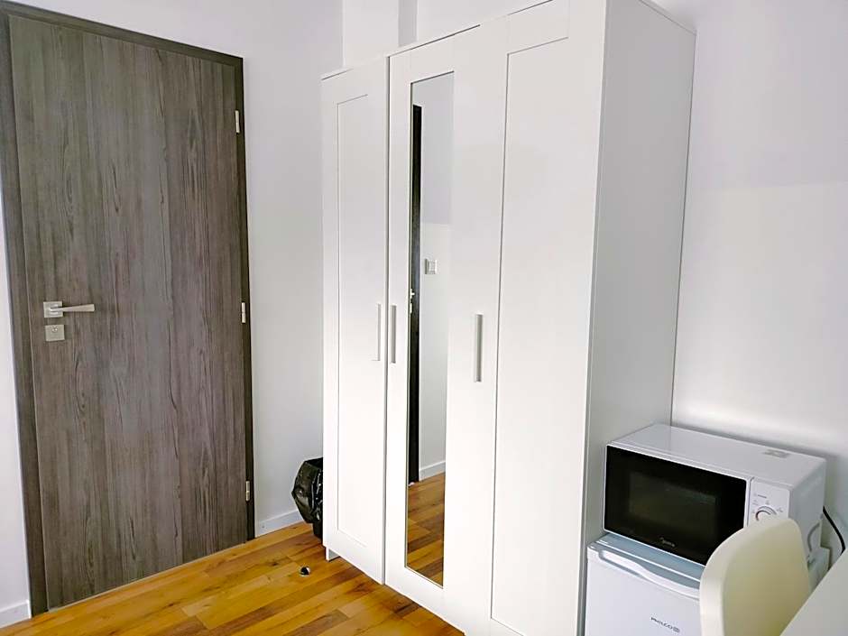 Dimael Hostel & Apartments