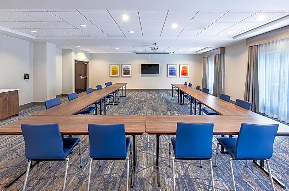 Holiday Inn Express & Suites - Cleveland Northwest By IHG