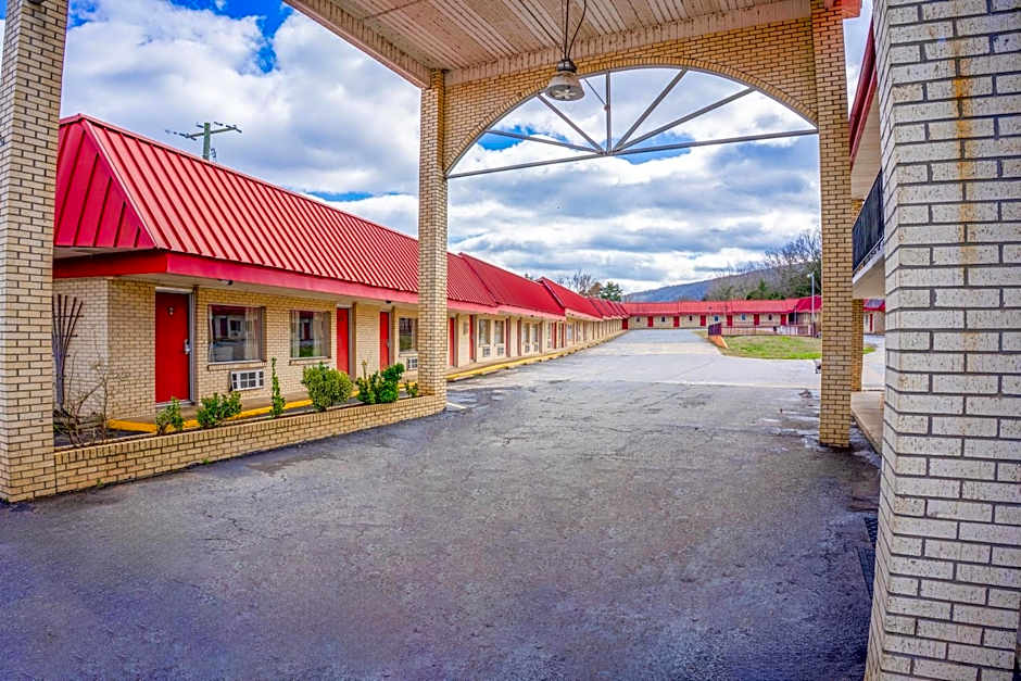 Ozark Junction mountain view by OYO