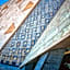 New Museum, Pyramids inn