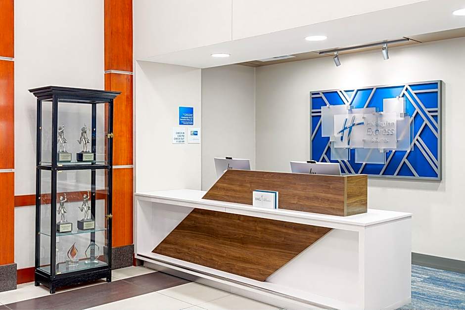 Holiday Inn Express Hotel And Suites Columbus Edinburgh By IHG