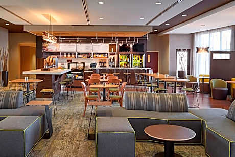 Courtyard by Marriott Kingston Highway 401/Division Street