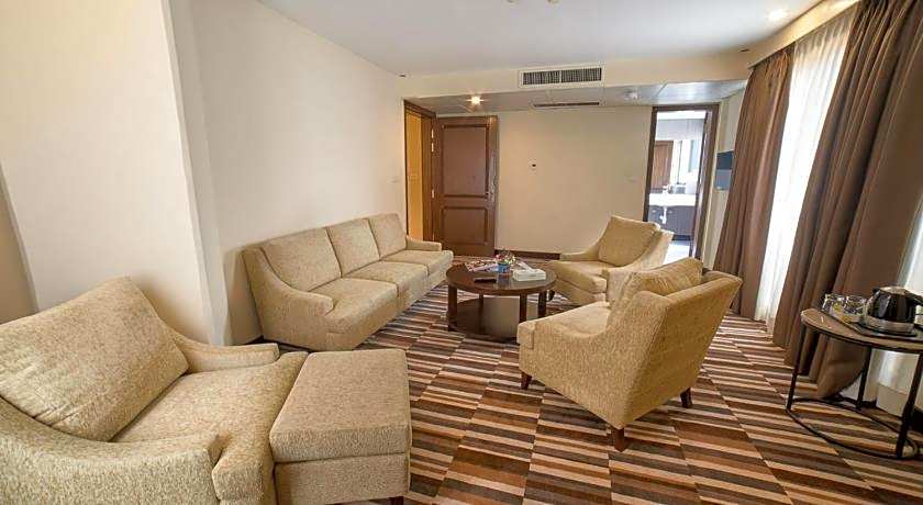 Avari Xpress Gulberg