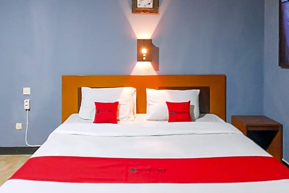 RedDoorz Plus @ Hotel Sofia Pangandaran