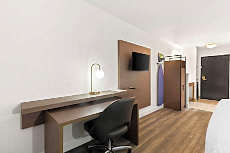 King Room with Bath Tub - Disability Access/Non-Smoking