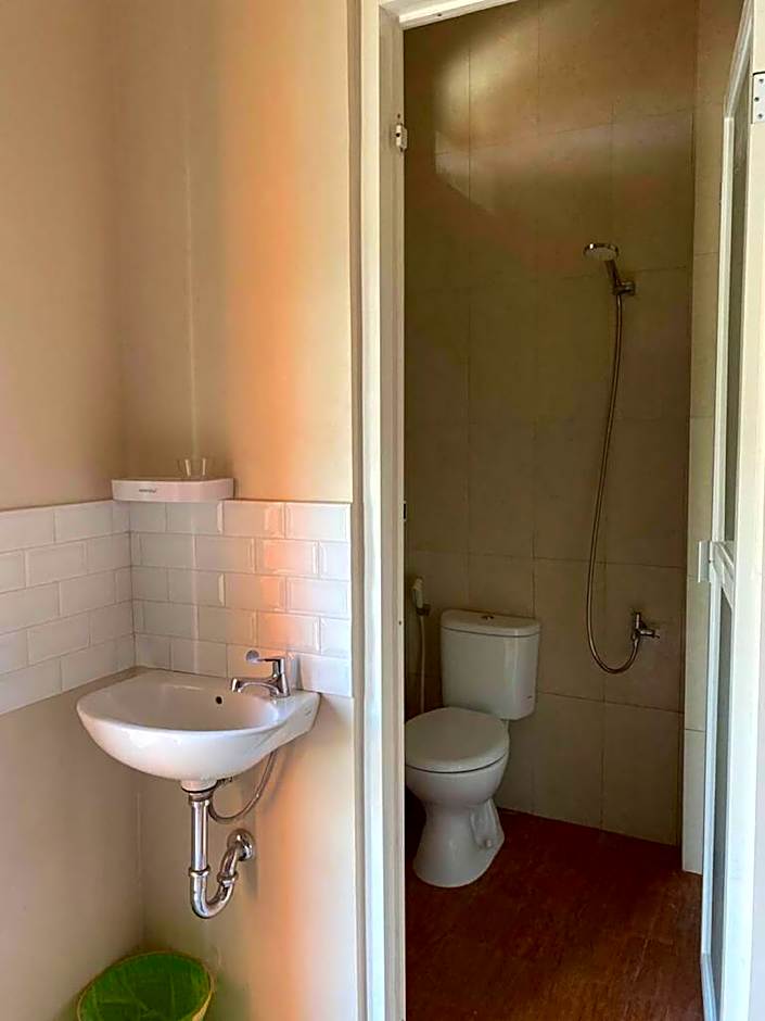 Nietsa Guest House Palu RedPartner