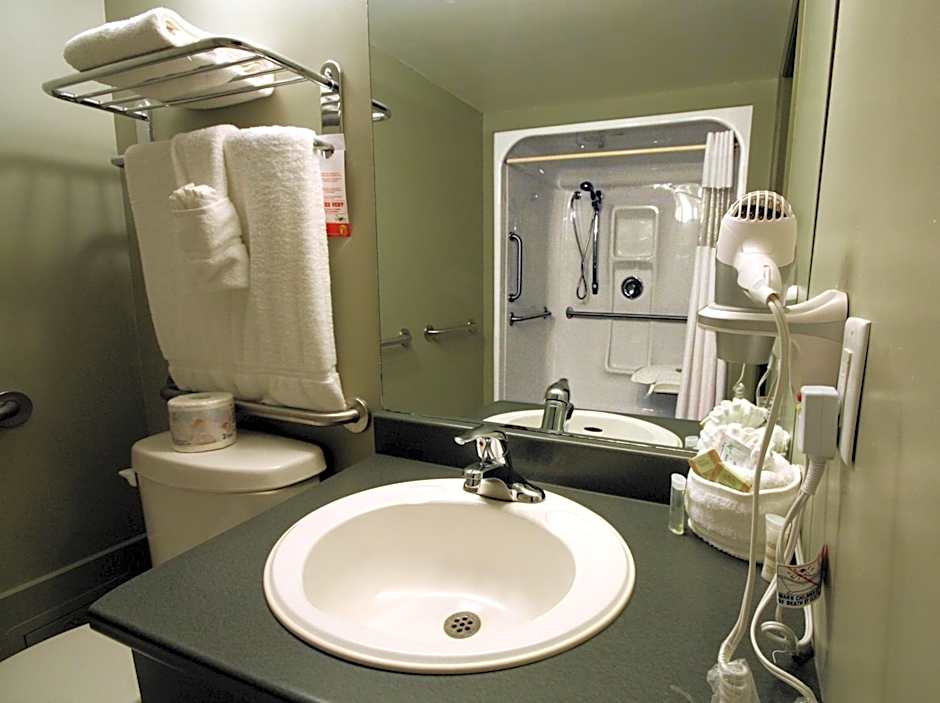 Super 8 by Wyndham Truro NS