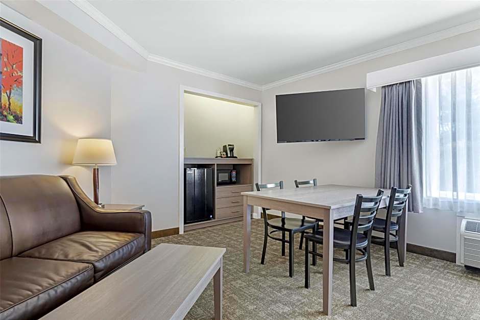 Best Western Plus Windjammer Inn & Conference Center