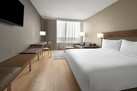 King Room with Sofa Bed and Adapted Tub - Mobility Accessible