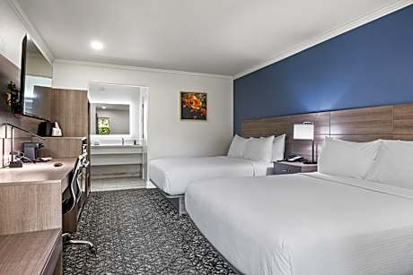 Quadruple Room with Two Queen Beds - Non Smoking