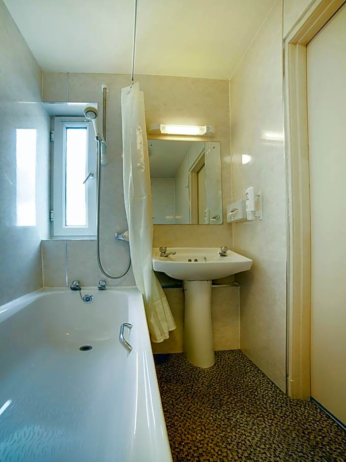 OYO Flagship Brentwood