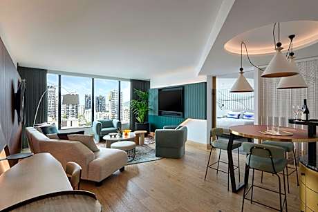 1 Bedroom Suite, 1 King, River view