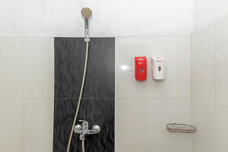 RedDoorz Plus @ Paal 2 Manado