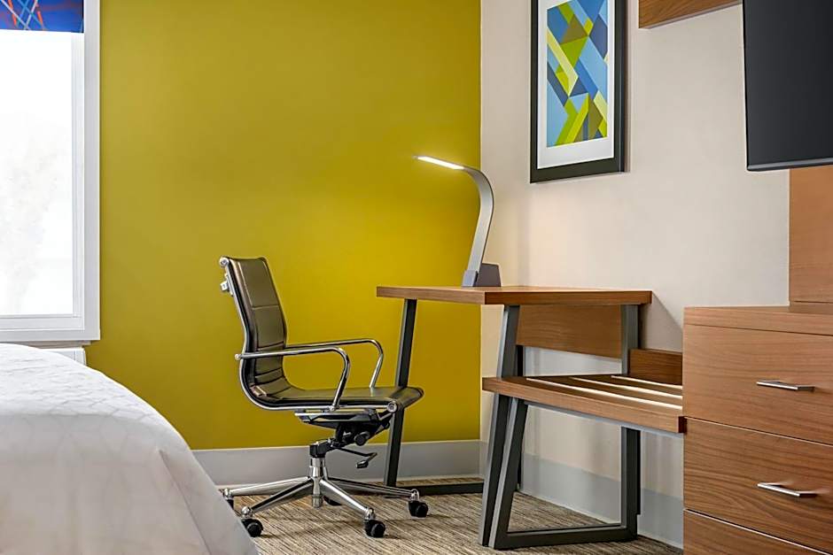 Holiday Inn Express & Suites Philadelphia - Mt. Laurel by IHG