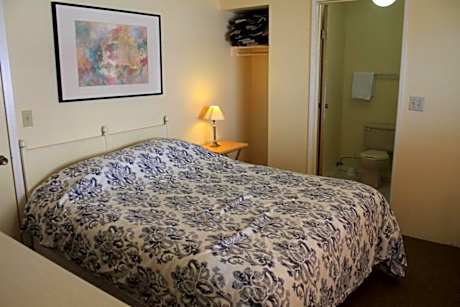 One-Bedroom Apartment with Ocean View
