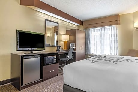 1 King Bed, Nonsmoking