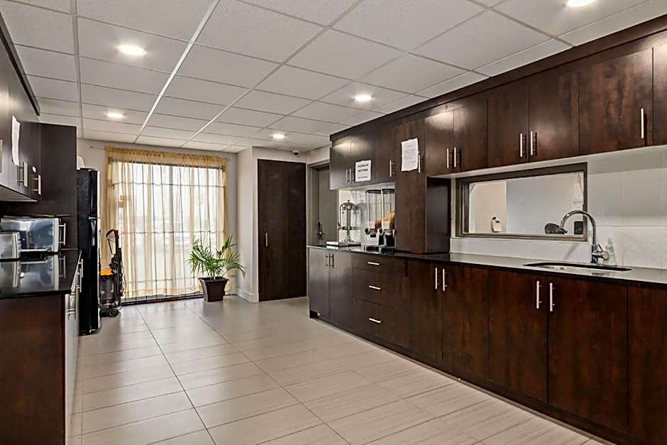 Airport Traveller's Inn