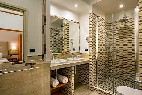 Classic Room (1 King Bed)