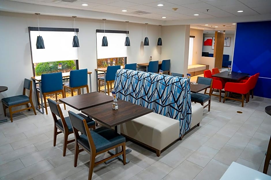Holiday Inn Express Hotel & Suites West Chester By IHG