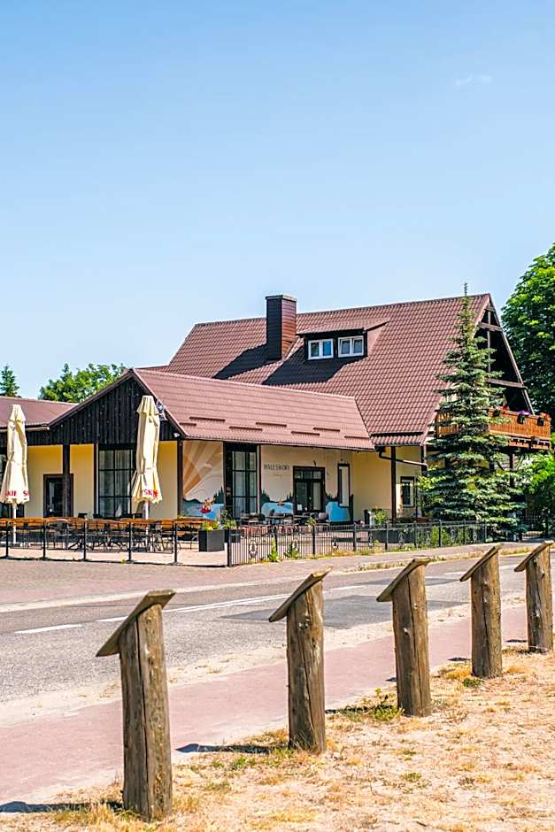 RiW Małe Swory - Domek pływający Houseboat i domki drewniane