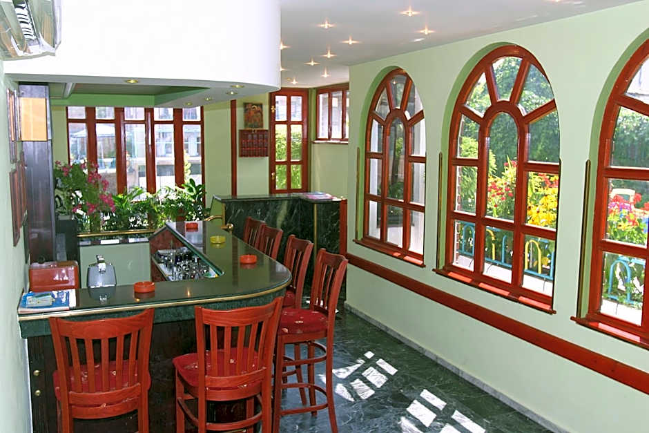 Family Hotel Flora