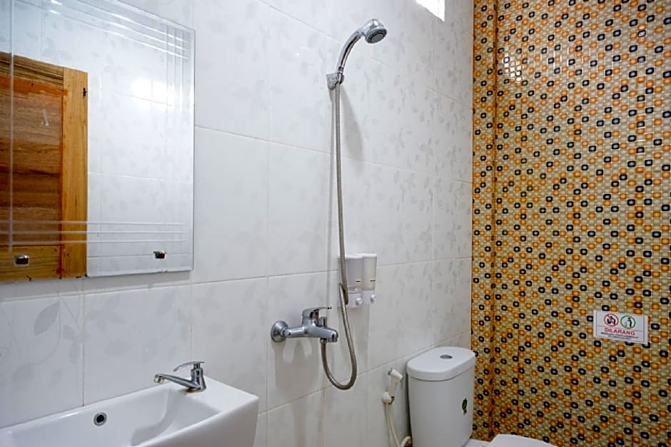 RedDoorz Syariah near Universitas Negeri Gorontalo 2