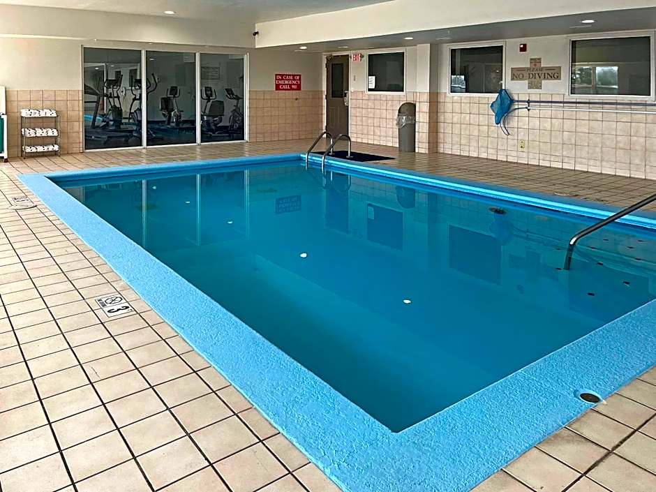Quality Inn & Suites Cincinnati Sharonville