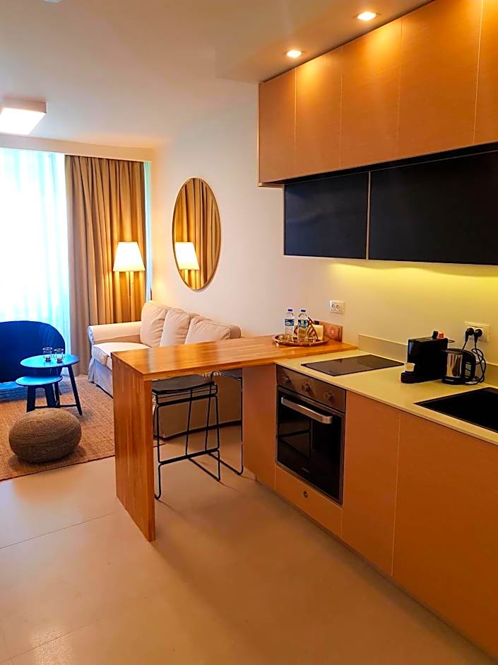 Neot Golf, Ziv's Place