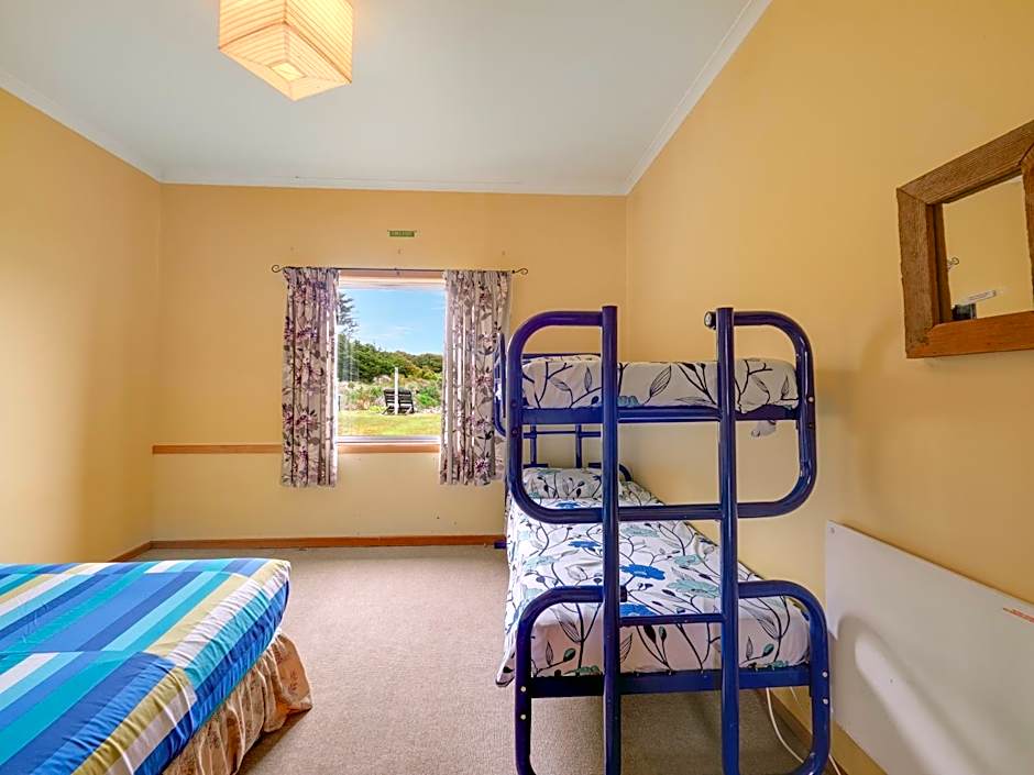 Surat Bay Lodge by the Sea/Backpackers Hostel