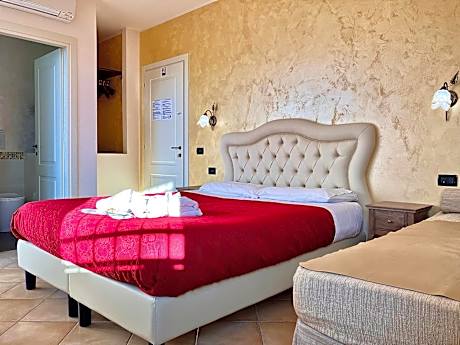 Deluxe Double or Twin Room with Balcony