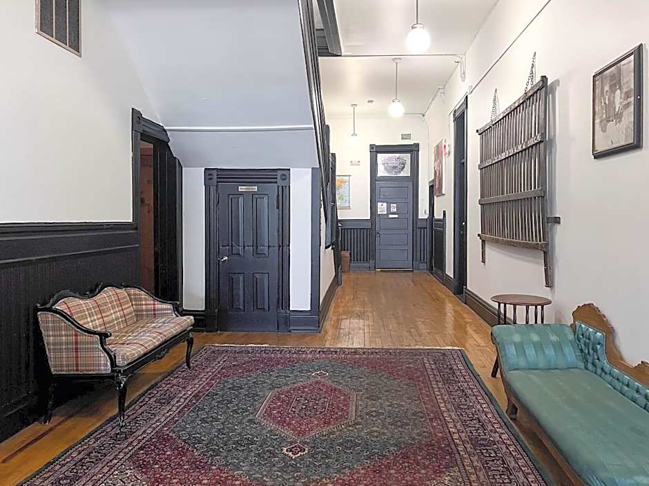 The Oliver Inn