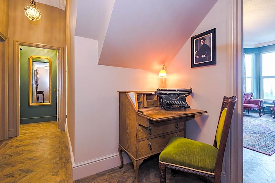 Russell Court by Orenda-Luxe