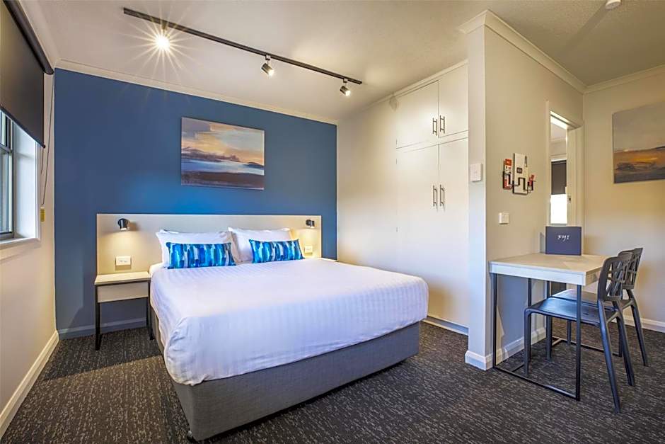 Nightcap at Riverside Hotel