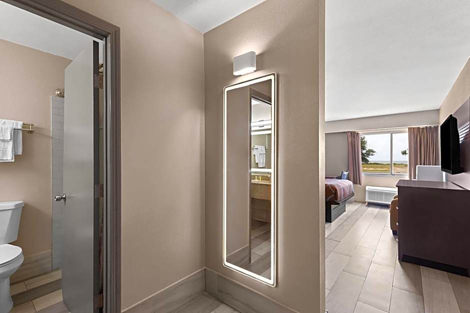 Super 8 by Wyndham Biloxi at the Beach