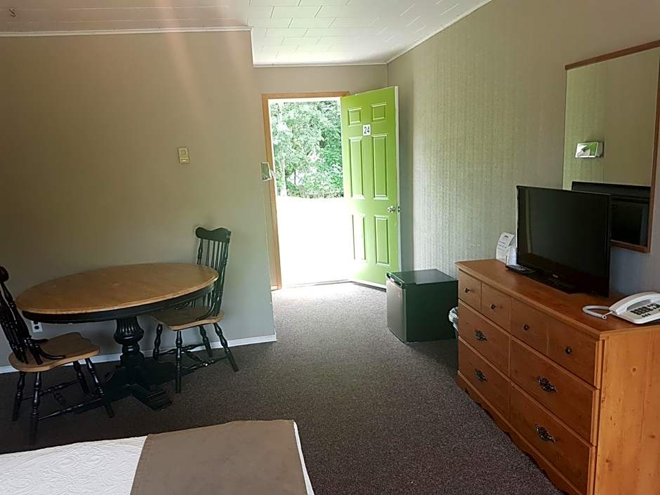 The Spirit Rock Outpost & Lodge