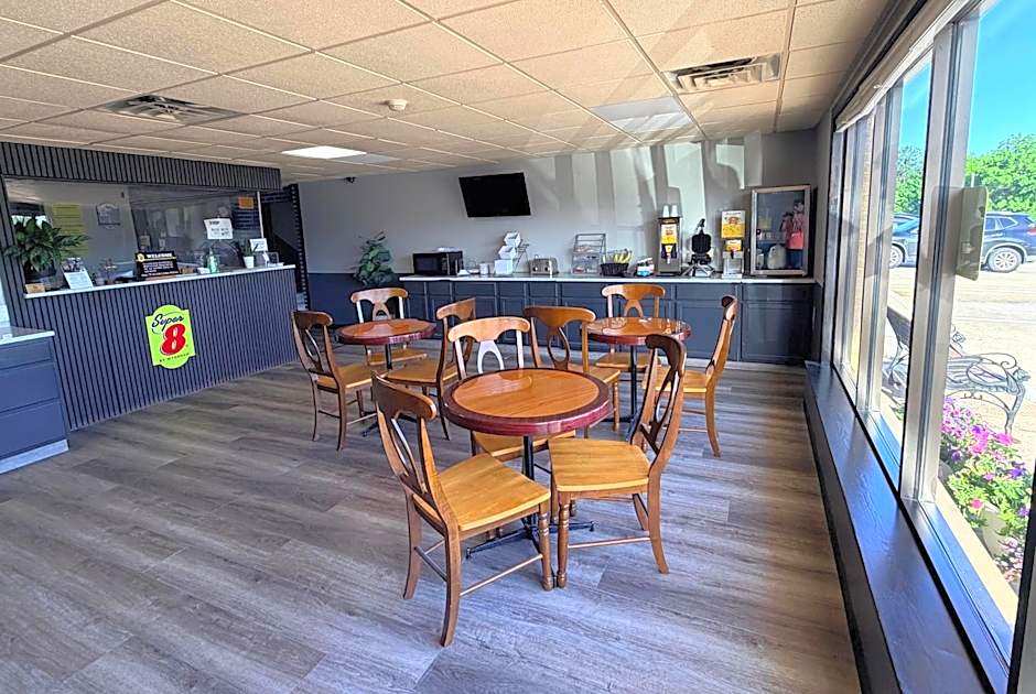 Super 8 by Wyndham Macomb