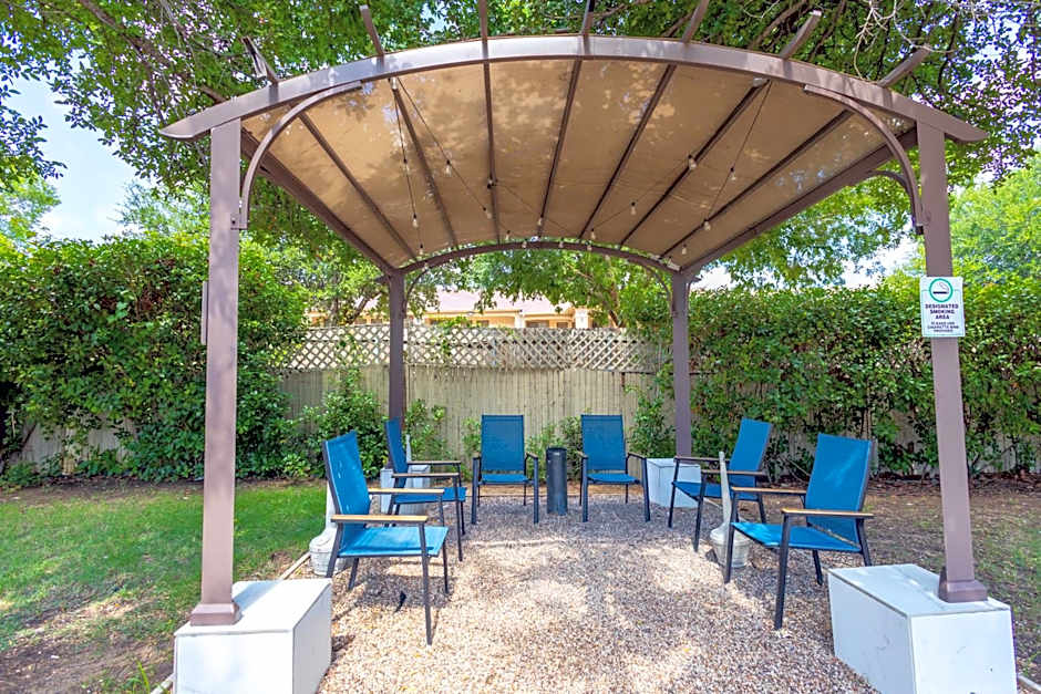 Days Inn by Wyndham Arlington