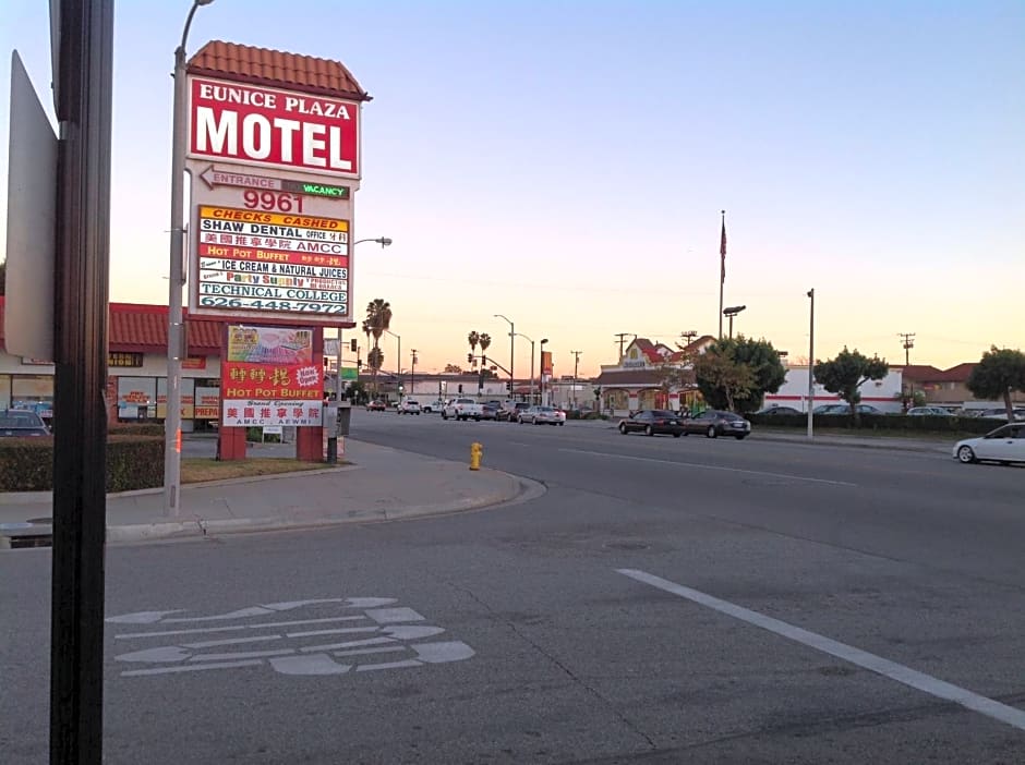 Eunice Plaza Motel