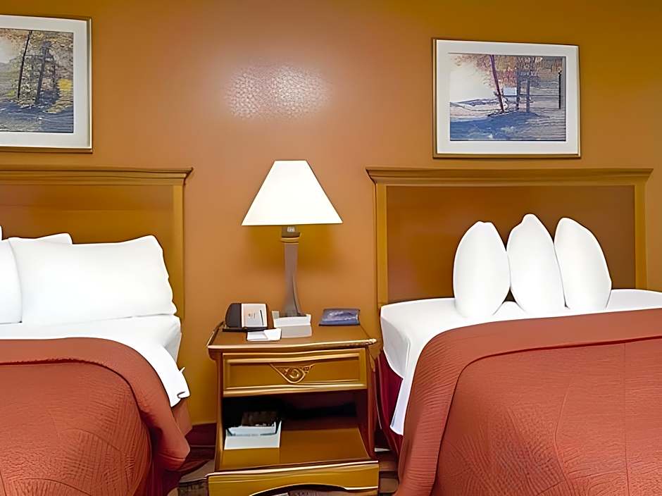 Quality Inn & Suites Kansas City I-435n Near Sports Complex
