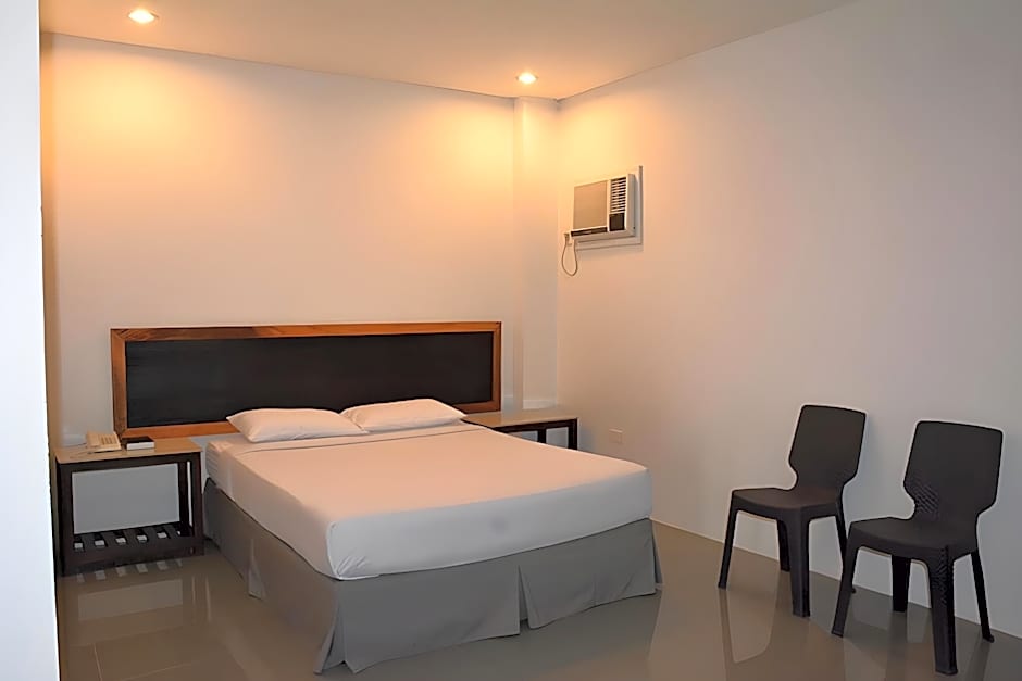 Photo 1 of 3 of Superior 1 Queen Bed