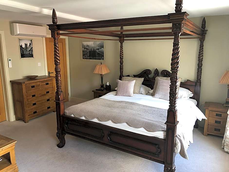 The Peppermill Town house Hotel & Restaurant