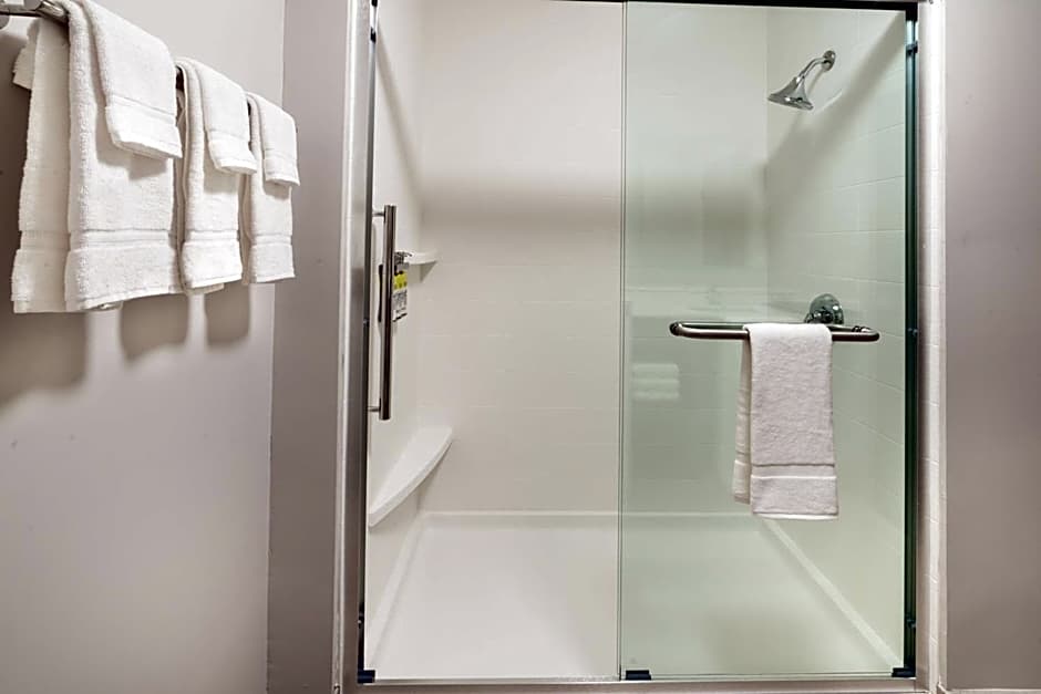 Holiday Inn Express and Suites Lake Havasu London Bridge By IHG