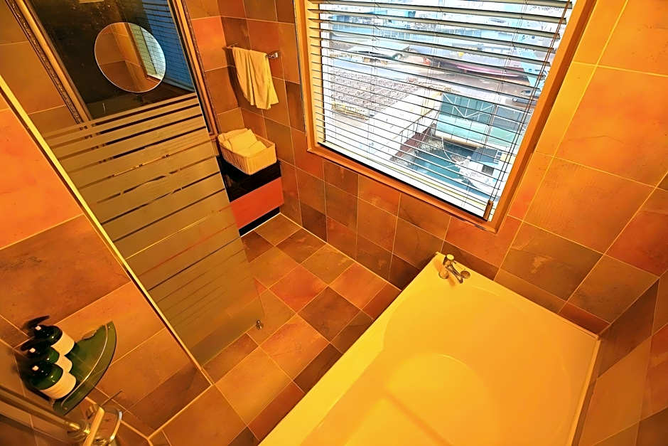 Tongyeong Gallery Hotel
