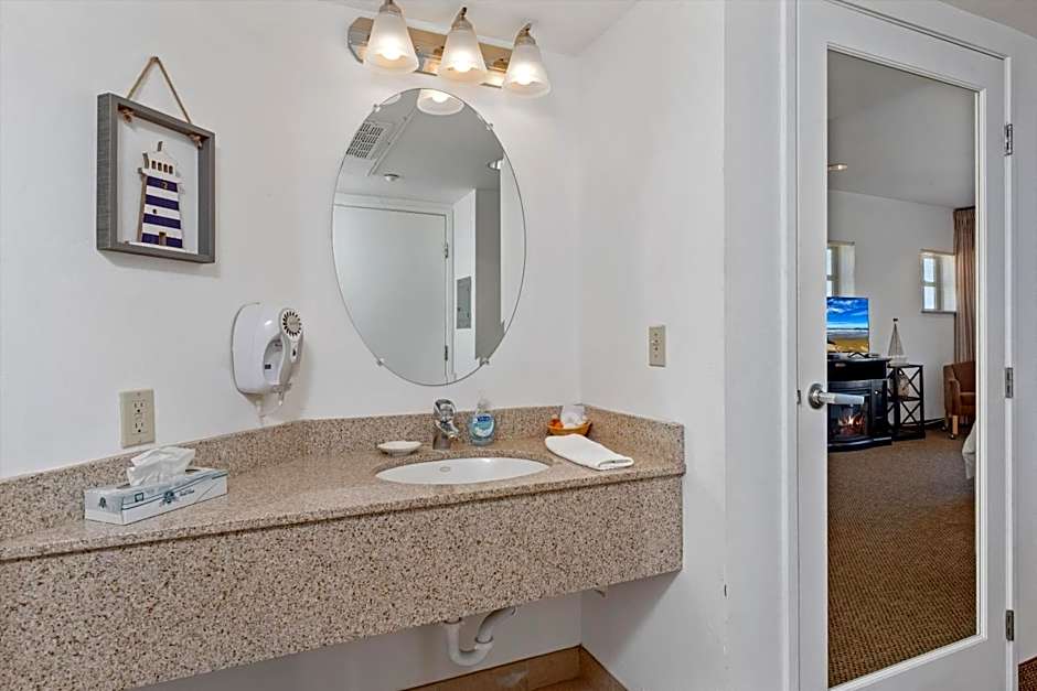 Beach House Inn & Suites