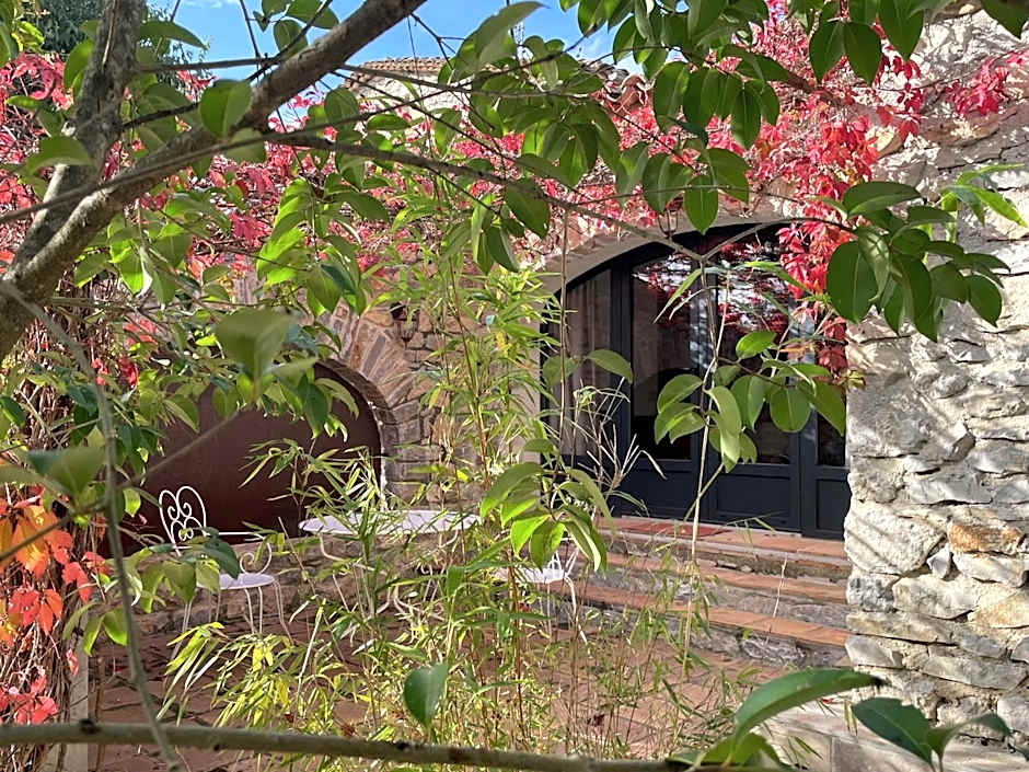 L Amourier chambres charme et confort avec Jacuzzi ou baignoire XXL