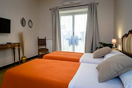 Twin Room with Private External Bathroom